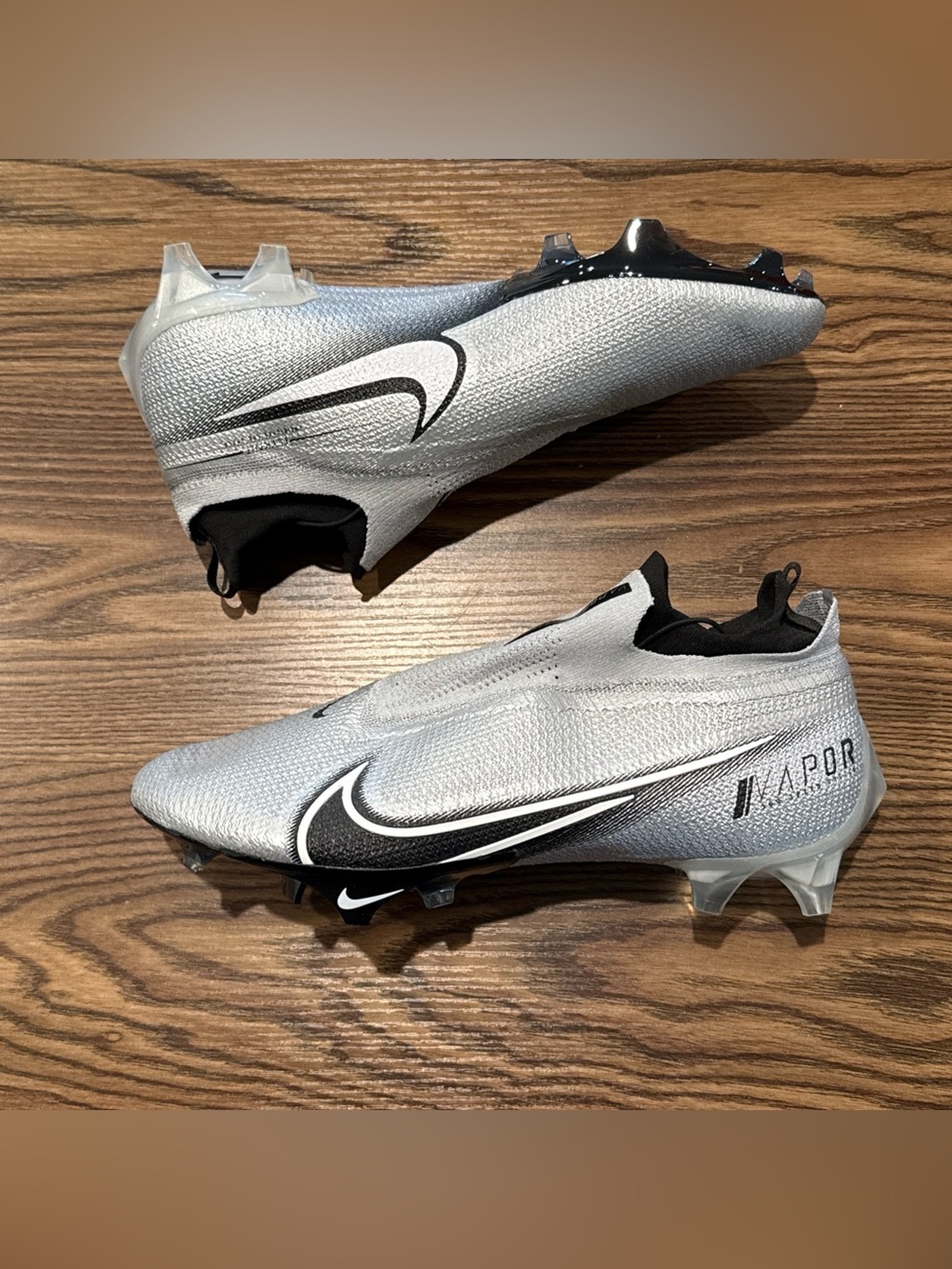 Size 11 Nike Vapor Edge Elite 360 Flyknit Football Cleats Silver AO8276-100. Col